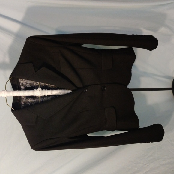 The Limited. Women's black blazer, no pockets, used in good condition. - Picture 10 of 11